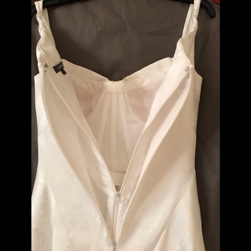 Zac Posen
Off-the-Shoulder Cocktail Dress - Picture 6 of 6
